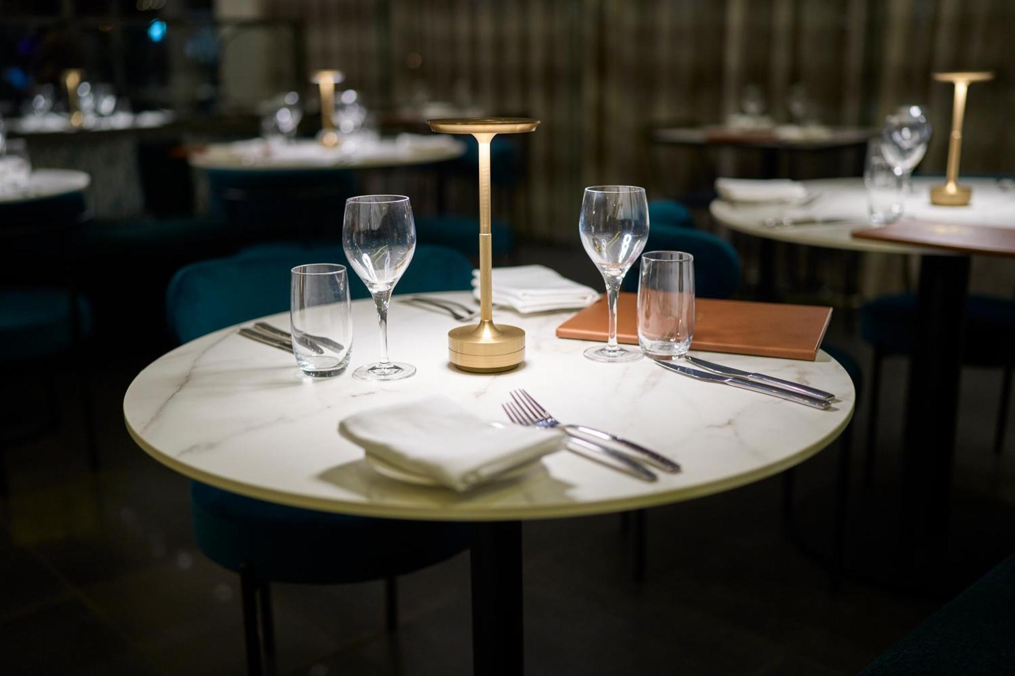 Fraser Suites Perth Zewnętrze zdjęcie A table at the restaurant