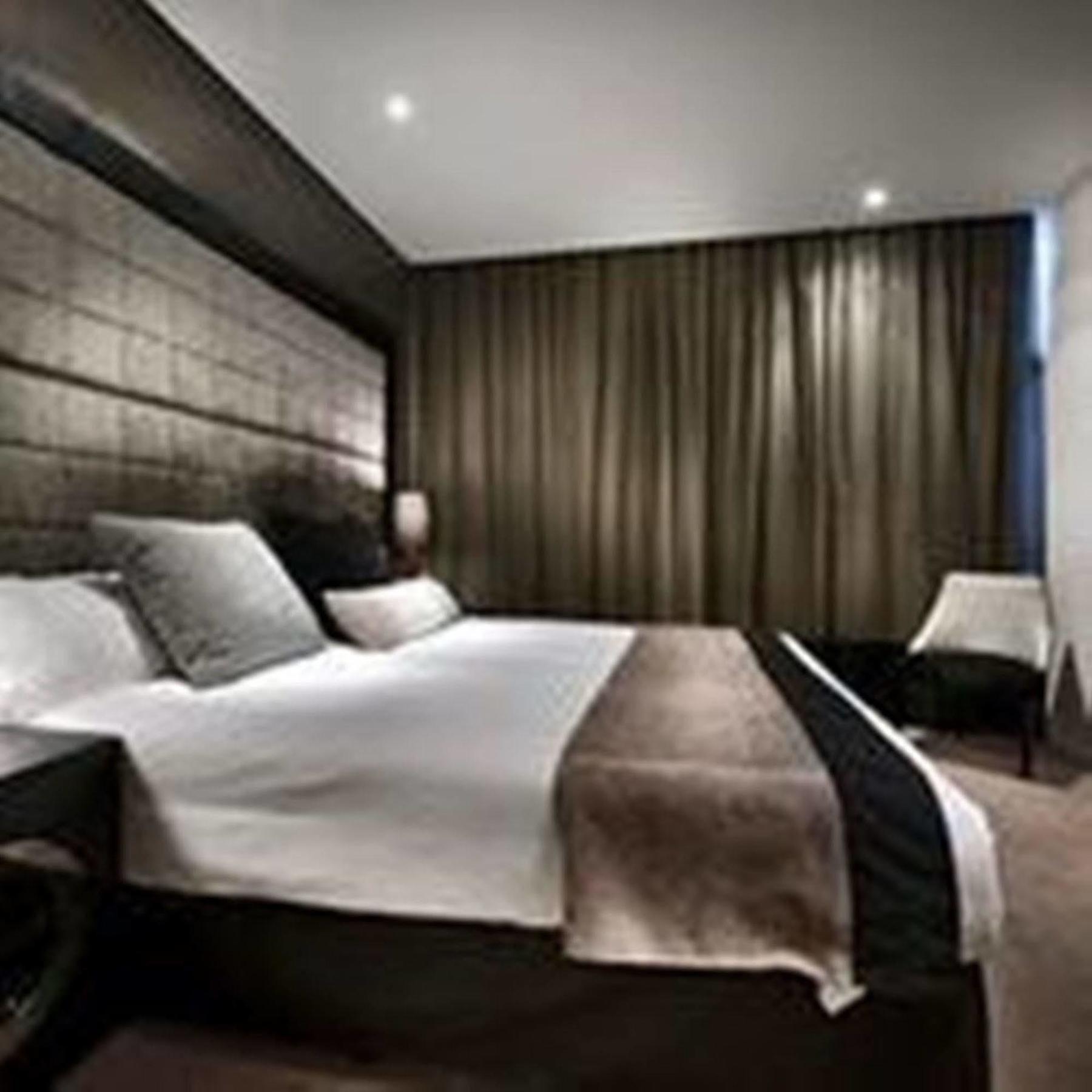 Fraser Suites Perth Zewnętrze zdjęcie A bedroom in the hotel